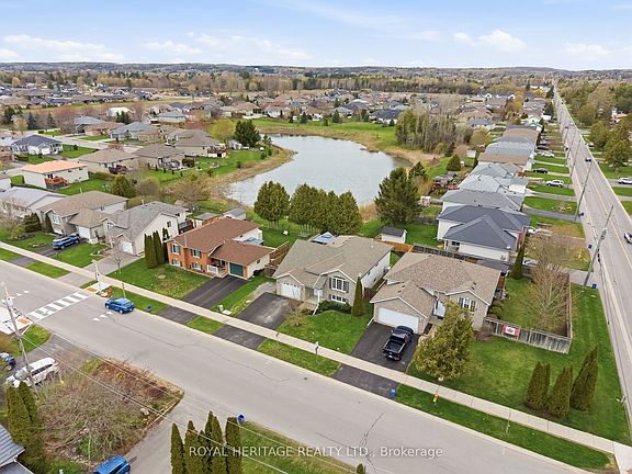 3rd image of 102 Raglan St