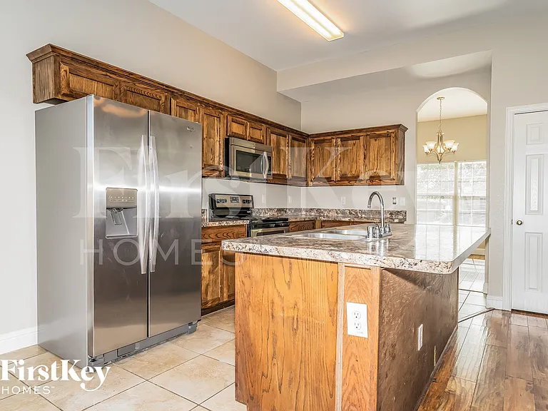 1215 Jessie Ln — Photo 7