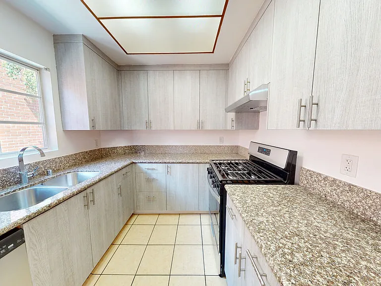 5135 Zelzah Ave #100 — Photo 6
