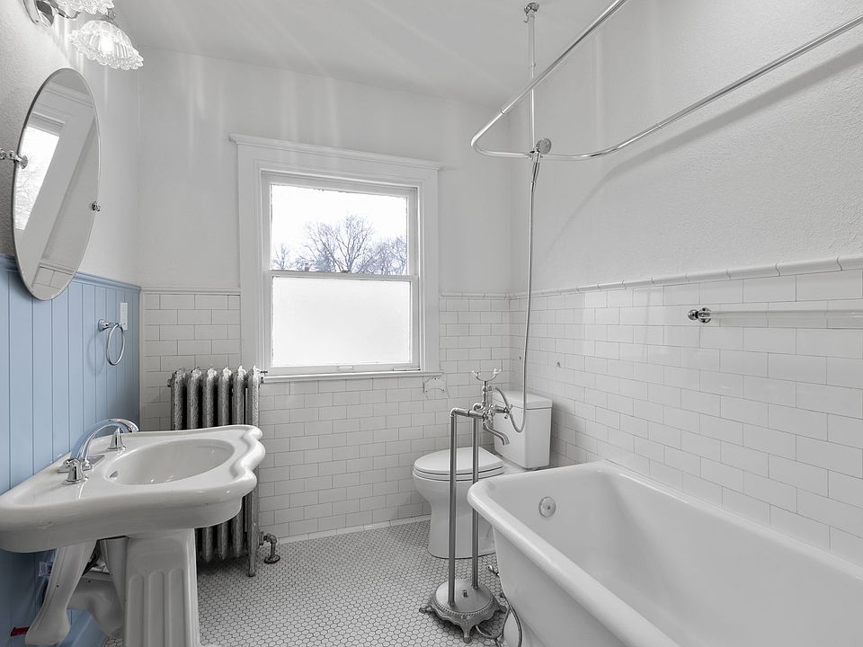 1st image of 124 Van Brunt Blvd