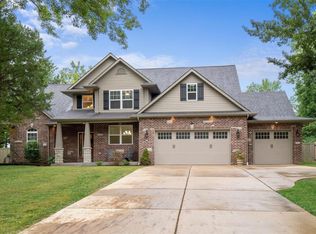 908 Coronet Dr, Ballwin, MO