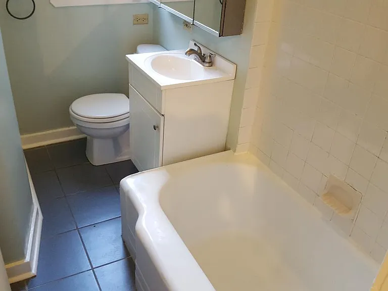 216 W Saint Paul Ave #2R — Photo 6