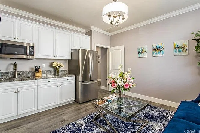 1 bed, 700 sqft, $2,000 — Photo 2