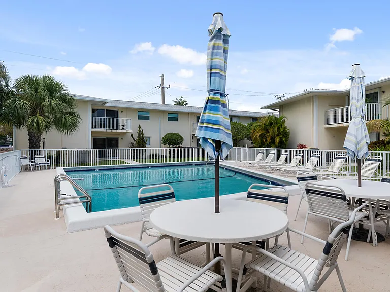 510 Prosperity Farms Rd #4B — Photo 26