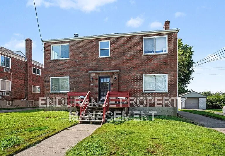 629 Maple Dr #4 — Photo 1