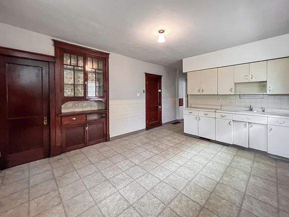 2nd image of 4234 Dewey Ave Floor 2