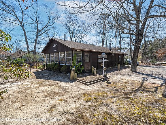 2nd image of 435 Lakeside Dr N