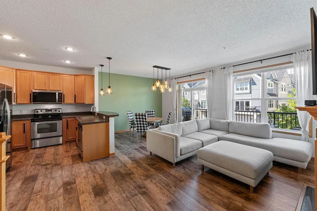 2 bed, 1.5 bath, 1532 sqft, $2,395 — Photo 3