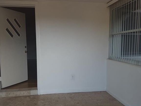 4th image of 354 W Montrose St