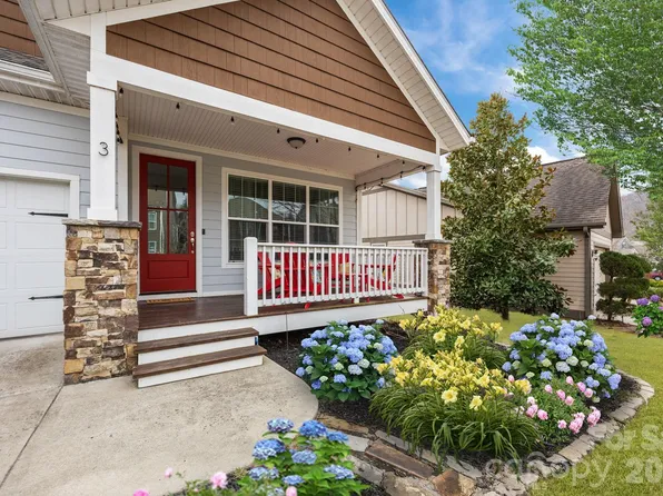 3 Dreambird Dr, Leicester, NC 28748