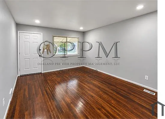 3 bed, 1050 sqft, $1,400 — Photo 3