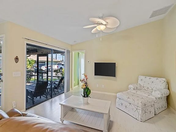 2nd image of 626 Centre Ct SW APT 102