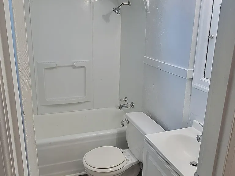 50 N University Ave #5 — Photo 2