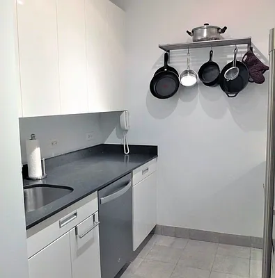 Rented by SERHANT. | media 22