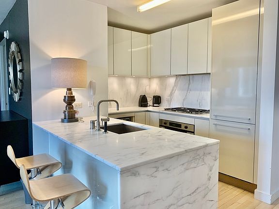 5th image of 322 W 57th St APT 43D