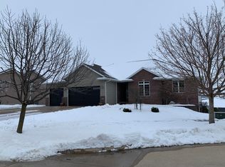 1930 Meadowhill Pl, Ely, IA 52227