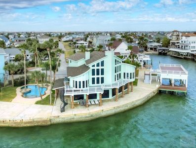 102 Lanai St, Tiki Island, TX, 77554