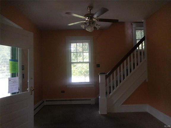 4th image of 400 Blue Mountain Dr