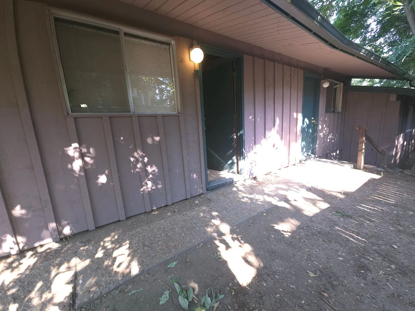 Quaint Studio On West Side of The Hill — Photo 2
