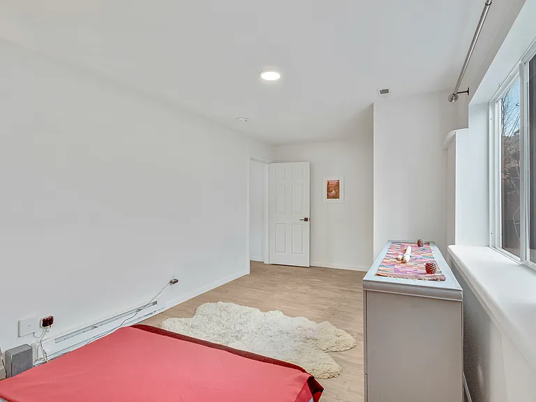 1051 4th Ave — Photo 16