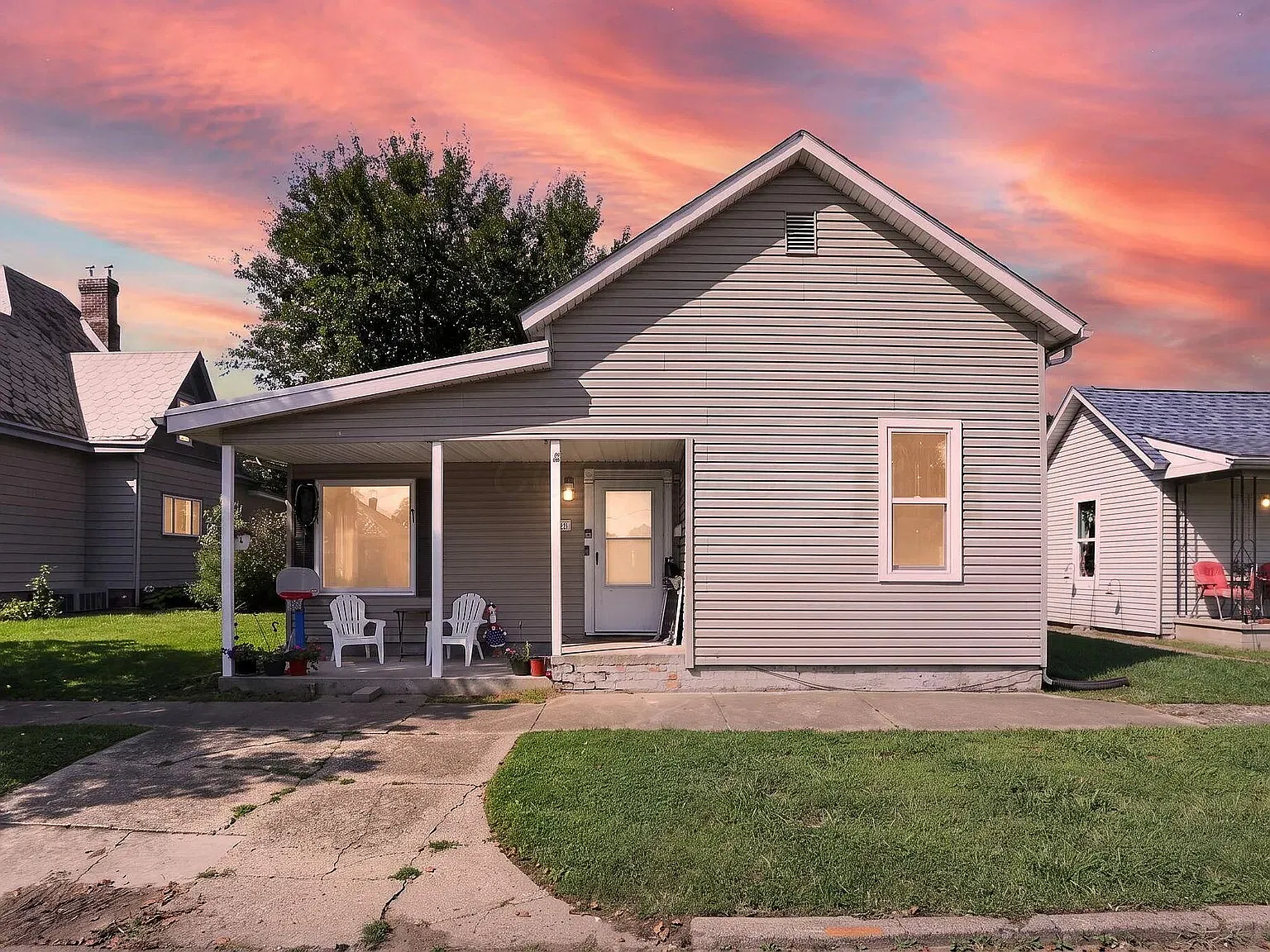 586 E Main St - 3 Bedroom — Photo 1