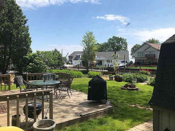 4th image of 38388 Huron Pointe Dr