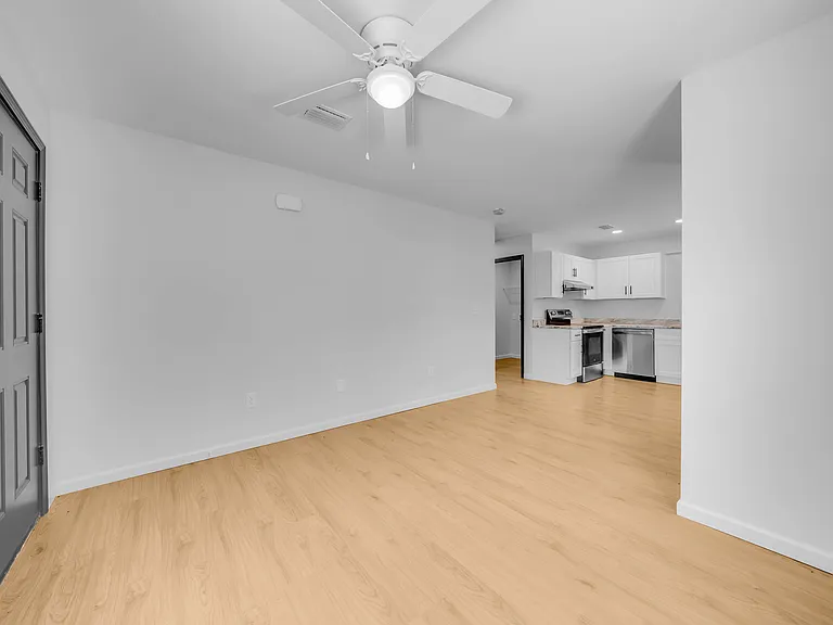122 N East Ave #C — Photo 7
