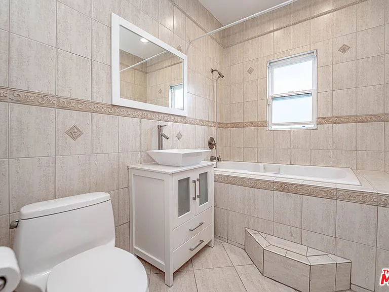 20746 Clarendon St — Photo 42