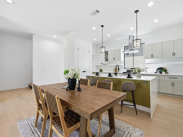 4635 Manett St #101 — Photo 8
