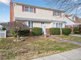 128 Beech St, Floral Park, NY 11001