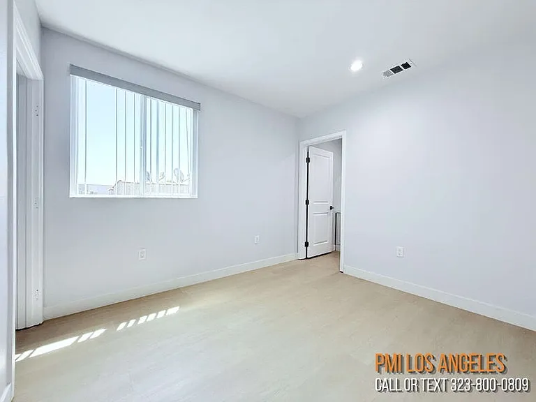 206 1/2 E 87th Pl — Photo 3