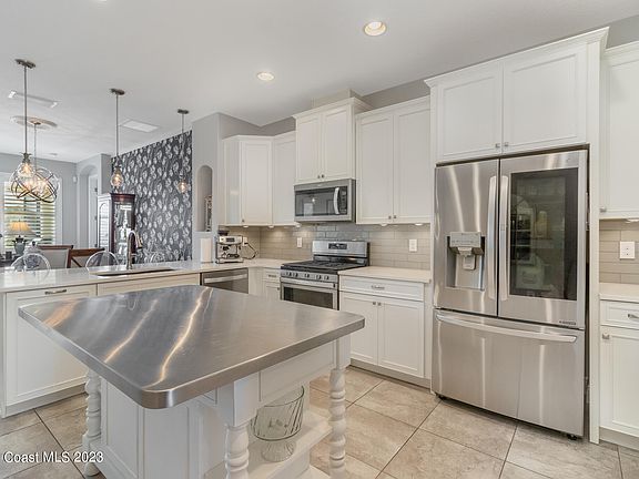 3rd image of 7625 Wyndham Dr