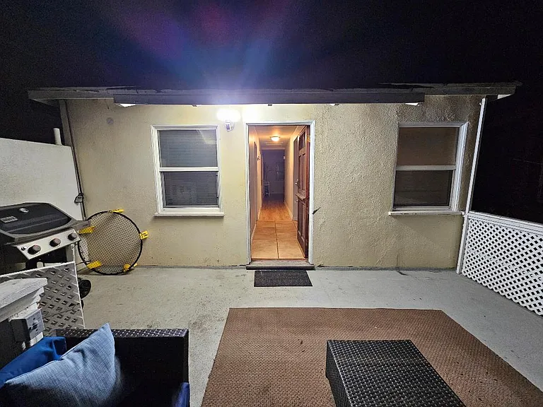 3707 1/2 W Balboa Blvd — Photo 9
