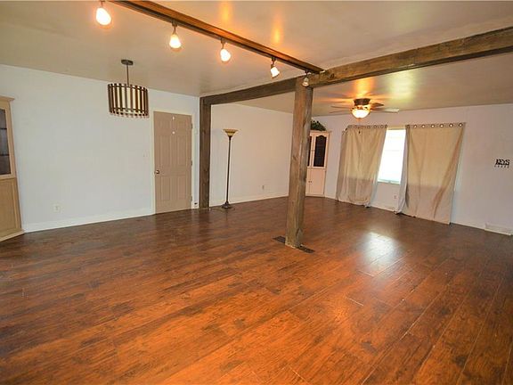 5th image of 872 Carlton Dr