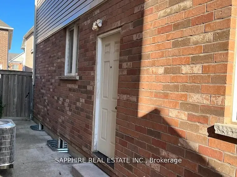 325 Trudeau Dr #BASEMENT — Photo 4