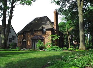 3256 Grenway Rd, Shaker Heights, OH 44122