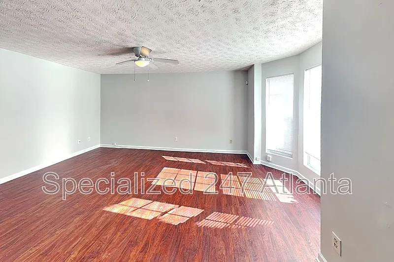 3 bed, 2.5 bath, 1468 sqft, $1,645 — Photo 4