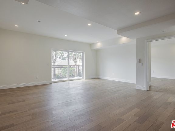 5th image of 2939 W Leeward Ave #301