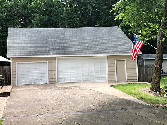 4th image of 15912 Lakeshore Dr