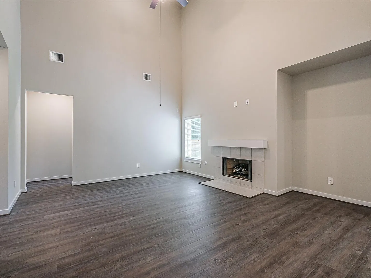 4 bed, 4.5 bath, 3055 sqft, $3,850 — Photo 4
