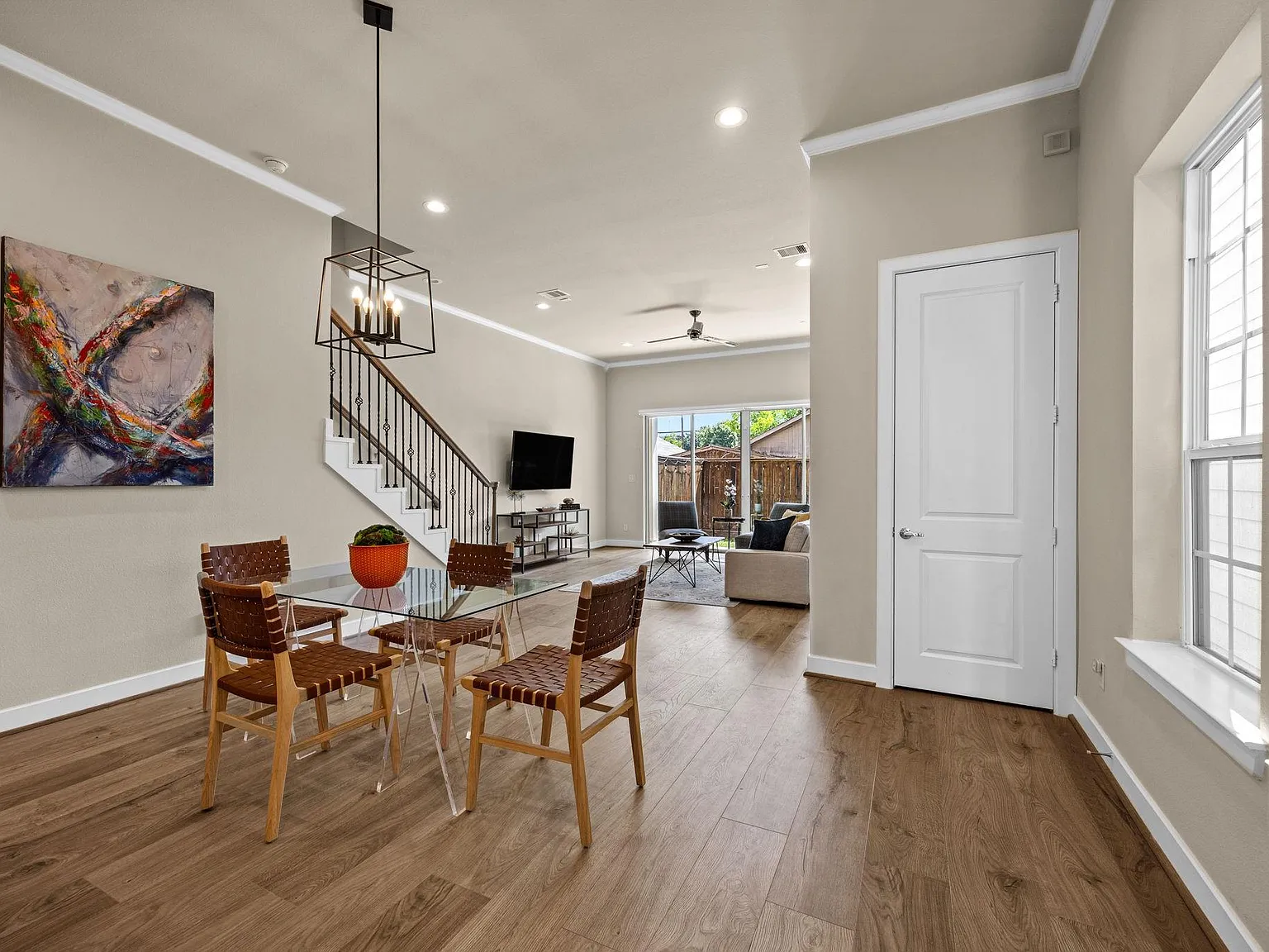 3 bed, 3.5 bath, 2361 sqft, $3,750 — Photo 4