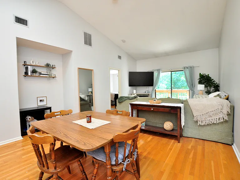 30 Simsbury Lndg #30 — Photo 11