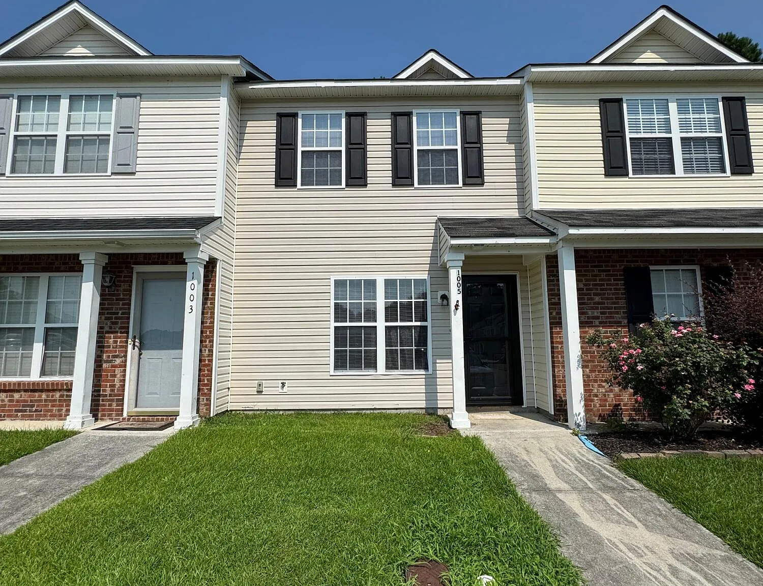 2 bed, 2.5 bath, 992 sqft, $1,200 — Photo 1