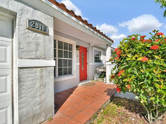 2nd image of 2918 N 58th Ave #1