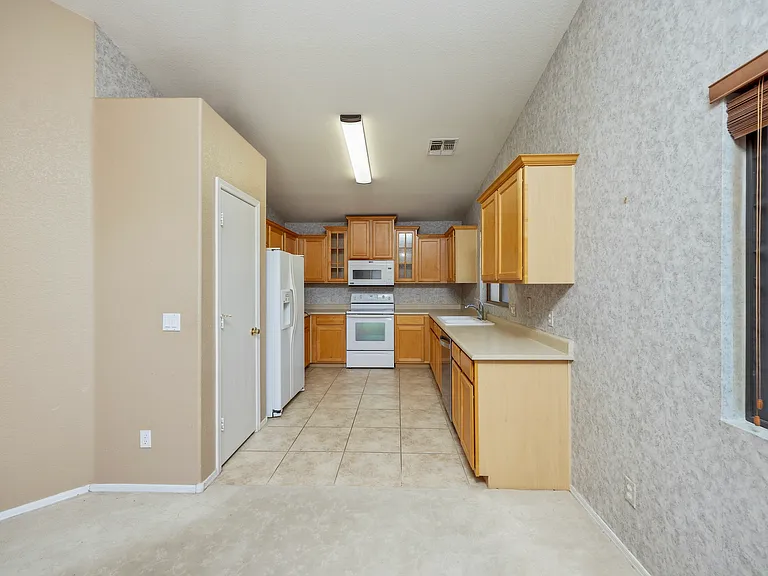 40301 N Fazio St — Photo 5