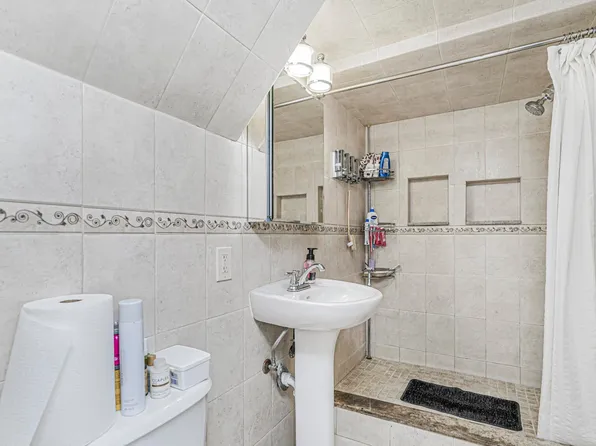 206 Benton Avenue image 17 of 30