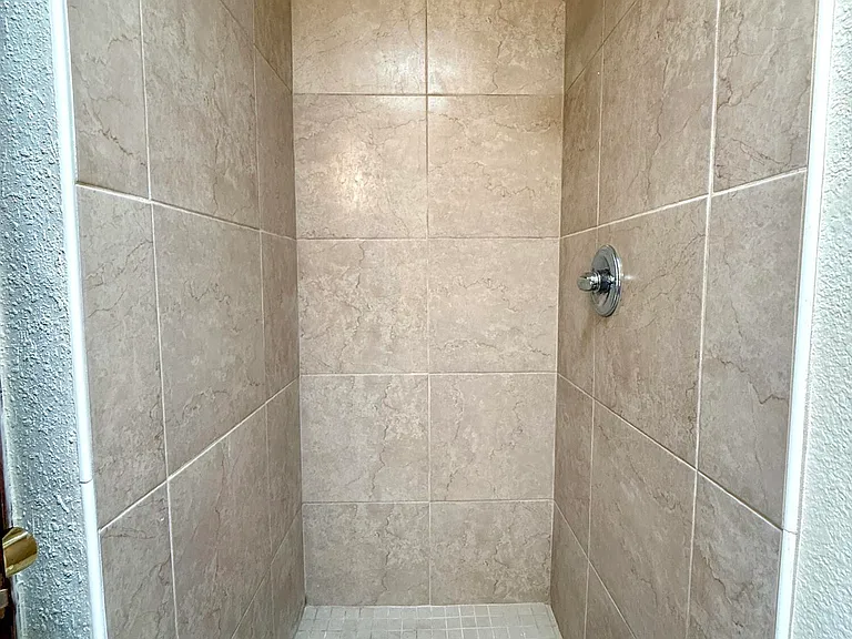 764 Colchester Dr — Photo 15