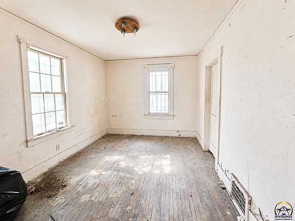 5th image of 711 SE Lawrence St