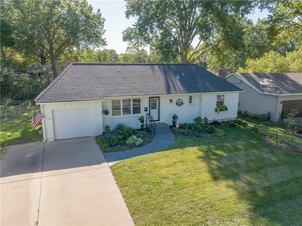 8907 Benson Dr, Overland Park, KS 66212