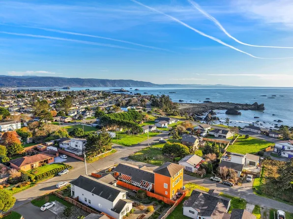 360 Grand Ave, Crescent City, CA 95531
